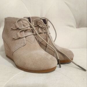 NWOT Toms Women's Suede Ankle Boots - Tan